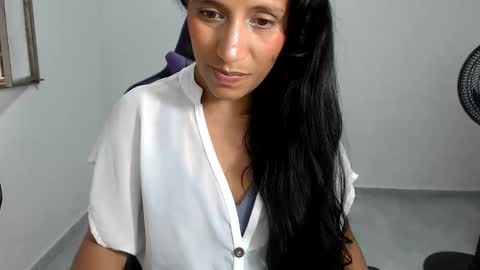 Snapshot of angelitaa_hot chatting on 06/04/26, 09:43 angela online show from 06/04/26, 09:43