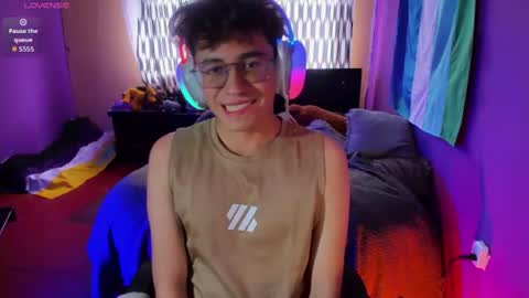 Snapshot of angelito18_twink chatting on 06/12/26, 06:51 Angel online show from 06/12/26, 06:51