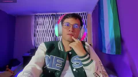 Snapshot of angelito18_twink chatting on 06/15/26, 09:17 Angel online show from 06/15/26, 09:17