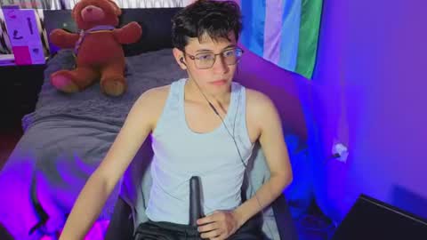 Snapshot of angelito18_twink chatting on 07/13/26, 06:22 Angel online show from 07/13/26, 06:22