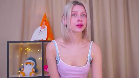 Snapshot of angelkissie chatting on 10/31/25, 07:26 Ennie online show from 10/31/25, 07:26