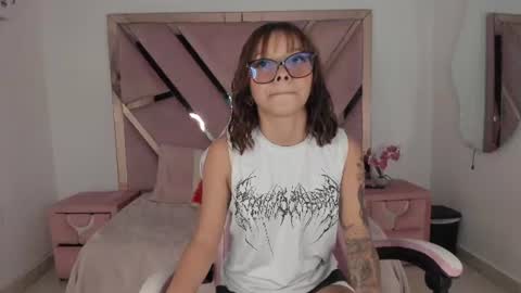 angell_petite01 online show from 06/17/26, 09:05
