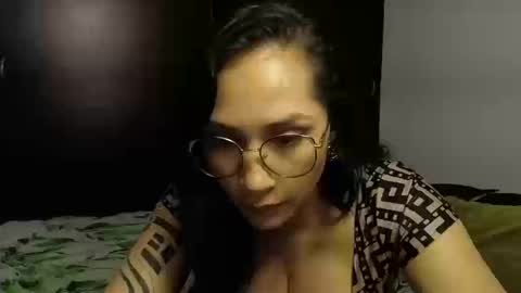 Snapshot of angellaisabella chatting on 10/17/25, 08:44  ANGELA ISABELLA  online show from 10/17/25, 08:44