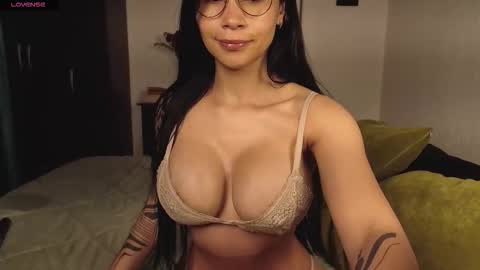 Snapshot of angellaisabella chatting on 03/18/26, 09:29 ANGELA ISABELLA online show from 03/18/26, 09:29