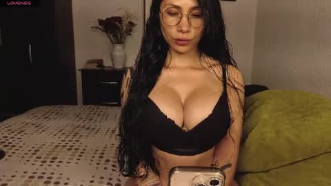 Snapshot of angellaisabella chatting on 04/11/26, 02:27 ANGELA ISABELLA online show from 04/11/26, 02:27