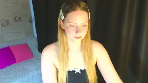 Snapshot of angellisss chatting on 09/24/25, 09:45 Cutie online show from 09/24/25, 09:45