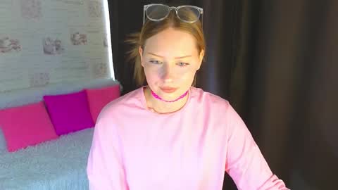 Snapshot of angellisss chatting on 10/09/25, 05:27 Cutie online show from 10/09/25, 05:27