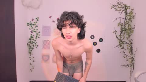 Snapshot of angelo_duarte chatting on 09/16/25, 06:31 Angel online show from 09/16/25, 06:31