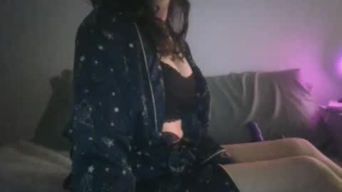 Snapshot of angelrrm chatting on 11/11/25, 04:40 angelrrm online show from 11/11/25, 04:40