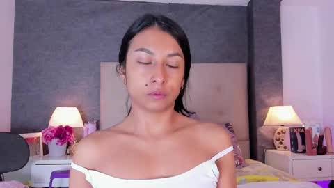 Angela online show from 10/08/25, 11:41