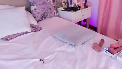 Angela online show from 11/01/25, 05:04