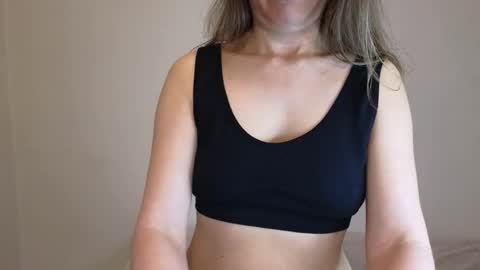 Giulia online show from 01/29/25, 04:52