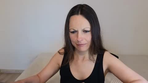 Snapshot of angelslive99 chatting on 05/20/26, 11:49 Giulia online show from 05/20/26, 11:49