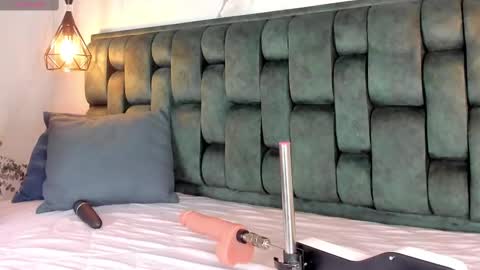 ANGIE online show from 09/16/25, 01:56