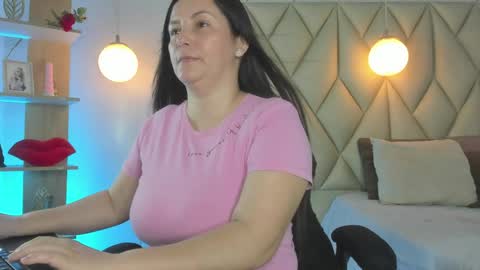 ANGIE online show from 05/04/26, 01:29