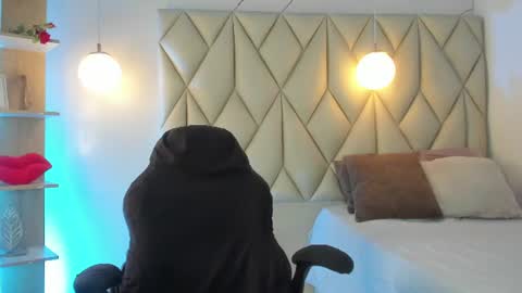 ANGIE online show from 06/11/26, 01:42