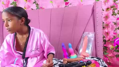 Snapshot of angeyapetite chatting on 12/17/25, 07:31 Anyega online show from 12/17/25, 07:31