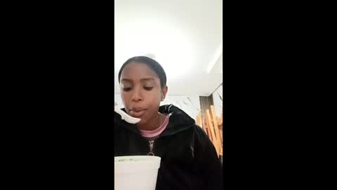 Snapshot of angeyapetite chatting on 12/19/25, 12:01 Anyega online show from 12/19/25, 12:01