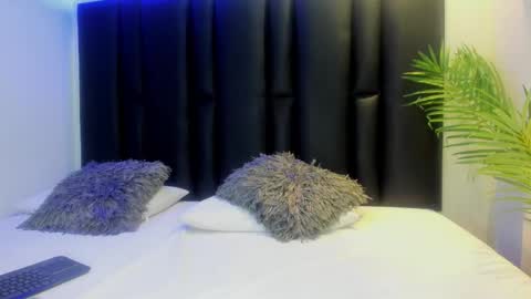 angi_lozano online show from 11/17/25, 11:27