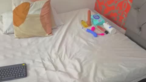 angi_lozano online show from 11/27/25, 11:12