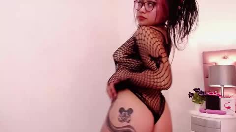 Snapshot of angie99_gh chatting on 02/23/25, 04:07 Angie online show from 02/23/25, 04:07