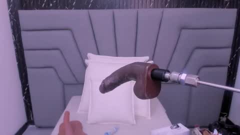 A N G I E.  online show from 09/18/25, 10:23