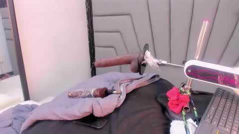 A N G I E.  online show from 11/14/25, 02:10