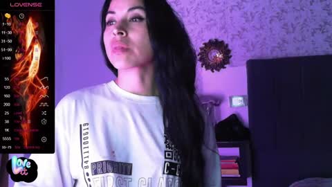 Snapshot of angiebaxter chatting on 12/17/24, 01:50 Angiebaxt online show from 12/17/24, 01:50