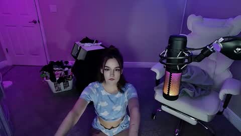 Angie Fae online show from 11/11/25, 03:17