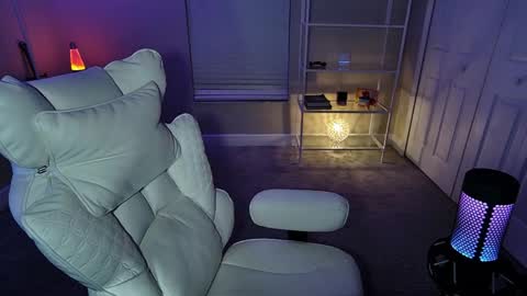 Angie Fae online show from 04/21/26, 01:29