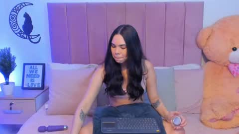 Snapshot of angiegriffin chatting on 02/08/25, 09:56 Milo ---- online show from 02/08/25, 09:56