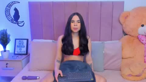 Snapshot of angiegriffin chatting on 02/20/25, 09:33 Milo ---- online show from 02/20/25, 09:33