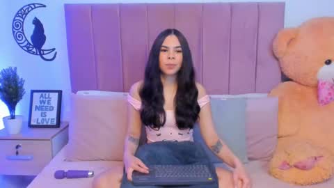 Snapshot of angiegriffin chatting on 03/05/25, 03:29 Milo ---- online show from 03/05/25, 03:29