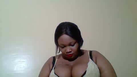 Snapshot of angienew chatting on 11/01/25, 11:07 Angie online show from 11/01/25, 11:07