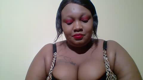 Snapshot of angienew chatting on 11/02/25, 08:33 Angie online show from 11/02/25, 08:33