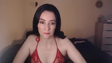 Snapshot of angiesquirt chatting on 04/28/26, 02:27 VALENTINA online show from 04/28/26, 02:27