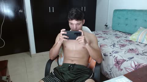 Snapshot of ani_and_ghost chatting on 01/08/25, 12:28 David online show from 01/08/25, 12:28