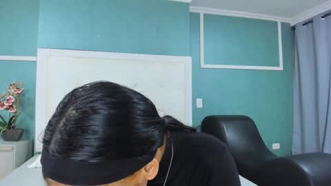 Ania online show from 12/17/25, 02:23