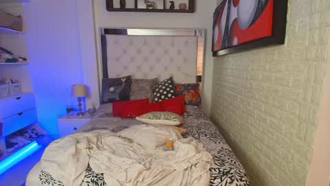 laura  online show from 12/28/24, 11:09