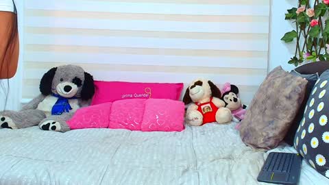 laura  online show from 11/23/25, 07:35