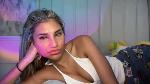 Snapshot of aniishaa chatting on 02/10/26, 10:52 anisha online show from 02/10/26, 10:52