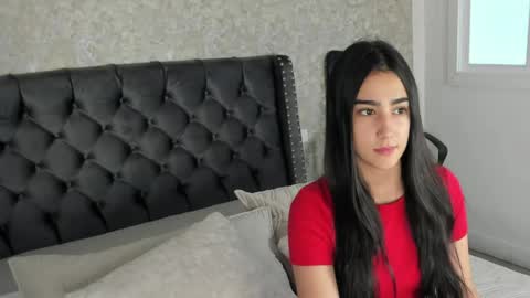 anika_h online show from 06/07/26, 12:09