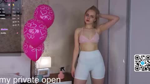 Snapshot of anika_heir chatting on 11/23/25, 03:23 Alice online show from 11/23/25, 03:23