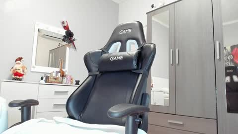 Luna online show from 12/24/24, 10:22