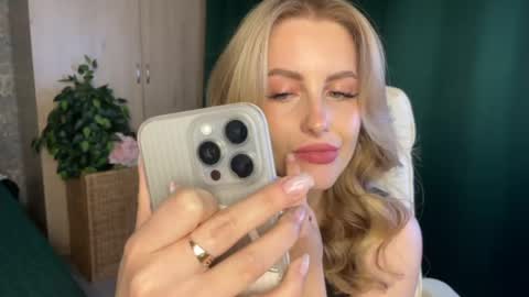 Snapshot of anita_blairr chatting on 05/17/26, 12:41 Anita online show from 05/17/26, 12:41