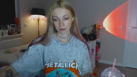 Snapshot of anita_moon_ chatting on 11/05/25, 11:27 anita_moon_ online show from 11/05/25, 11:27