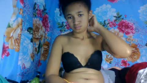 Snapshot of anitaazzh chatting on 06/19/26, 05:45 anitaazzh online show from 06/19/26, 05:45
