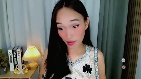 Snapshot of anitaguen chatting on 10/18/25, 12:24 anita online show from 10/18/25, 12:24