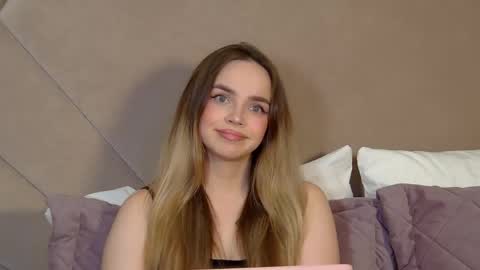Snapshot of anitaventure chatting on 04/18/26, 04:44 AnitaVenture online show from 04/18/26, 04:44