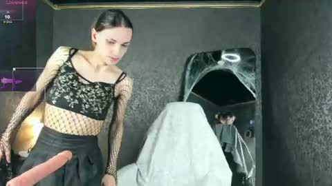 Snapshot of anjella_botton chatting on 06/14/26, 06:10 Angel online show from 06/14/26, 06:10